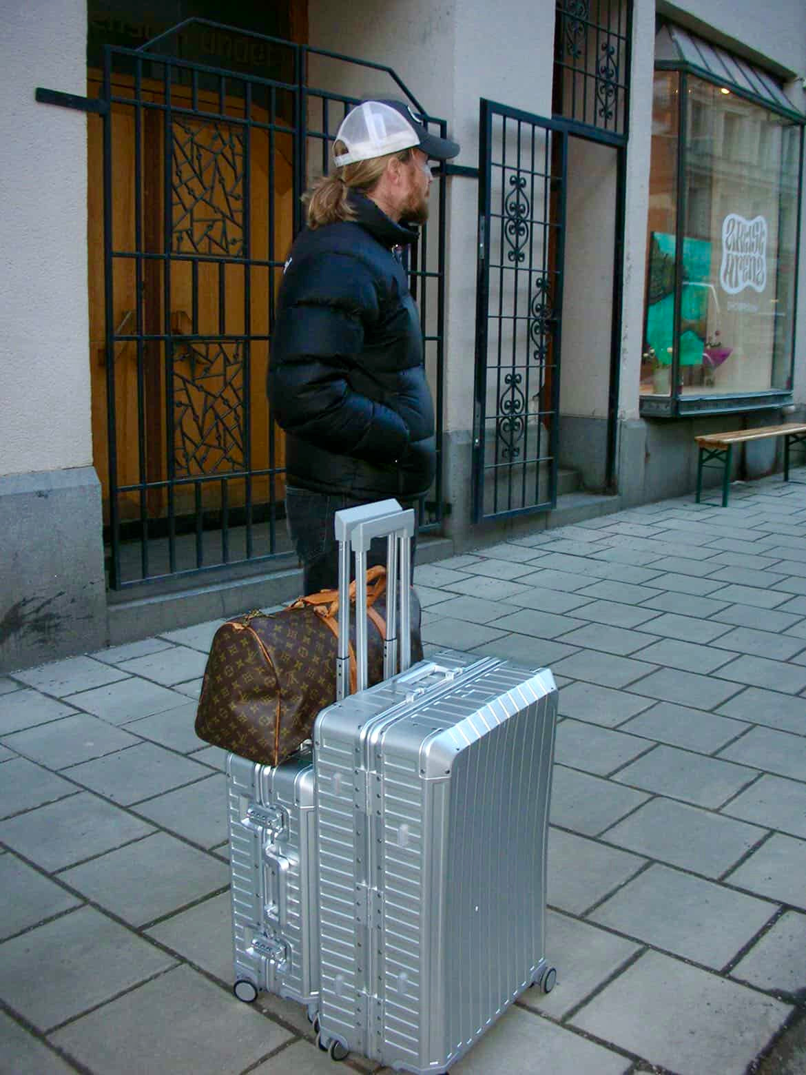 VOYAGER - resväska i aluminium