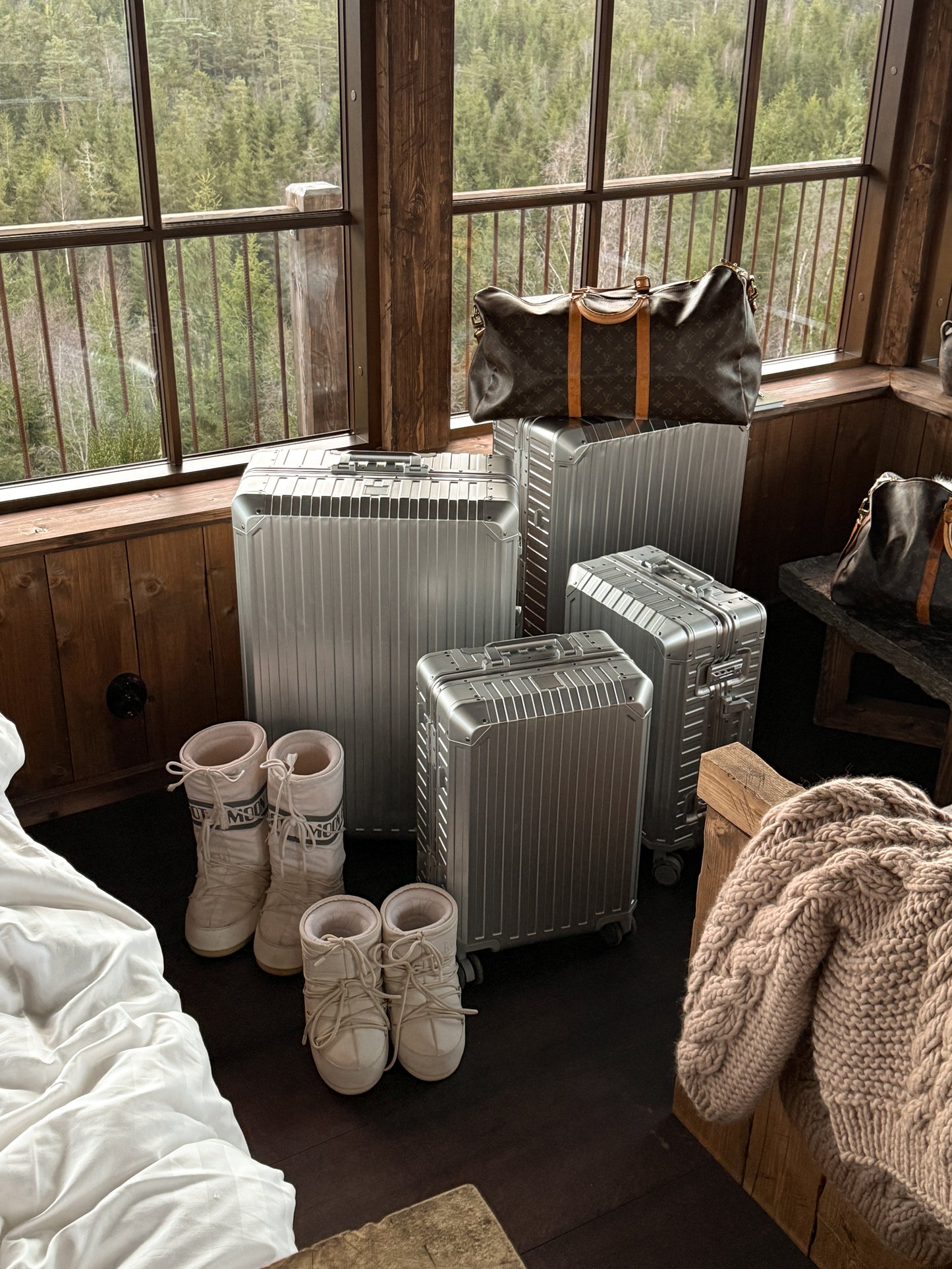 VOYAGER - resväska i aluminium