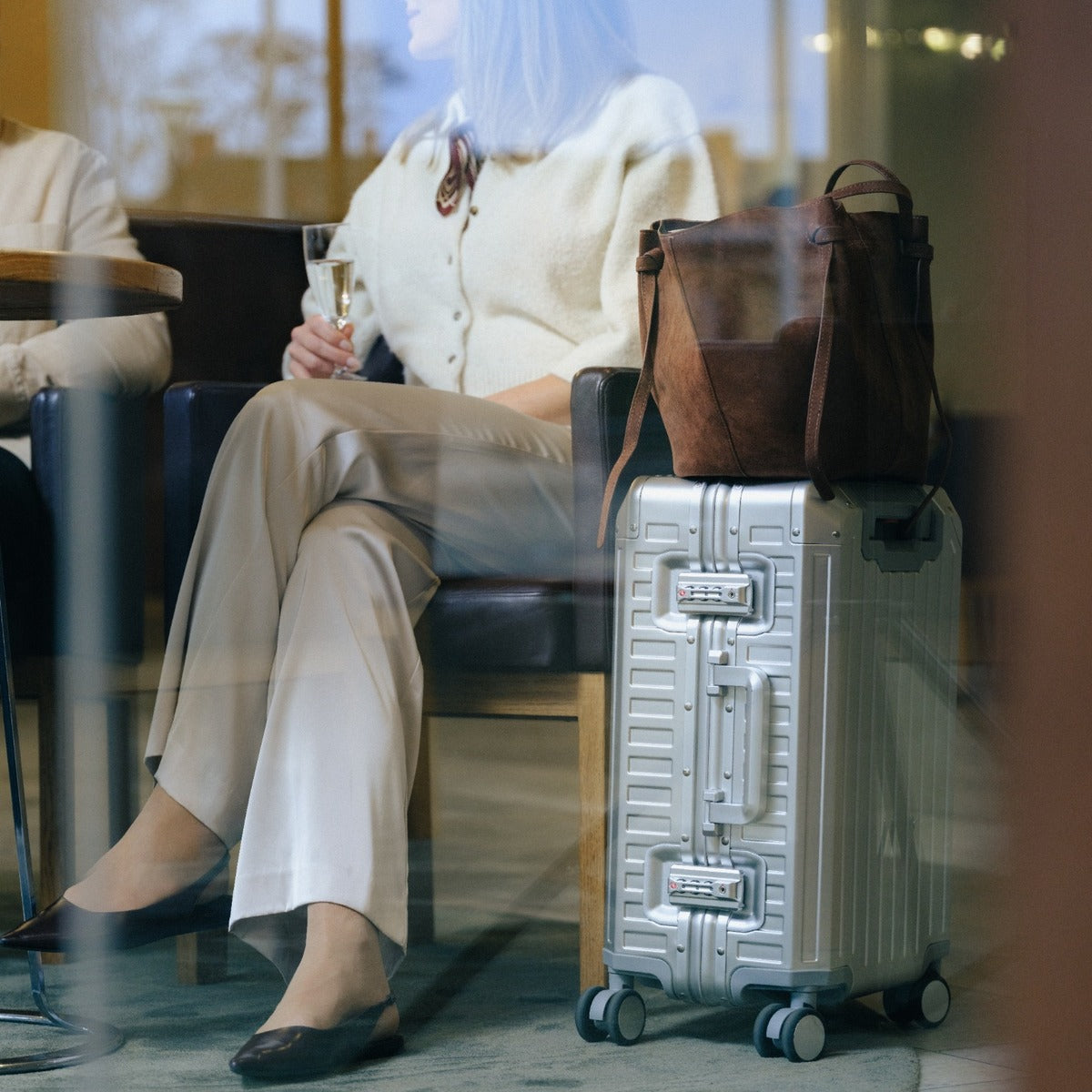 VOYAGER - resväska i aluminium